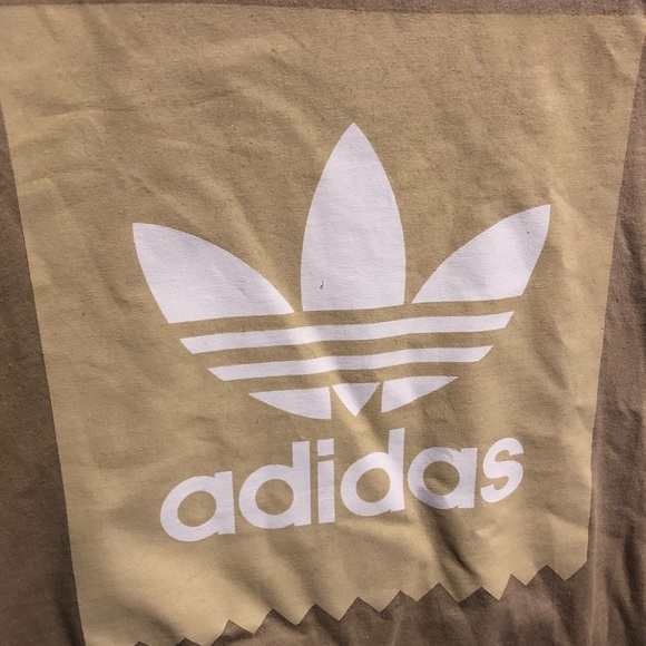⛔️ SOLD ⛔️ Adidas Tonal Camel Logo T-Shirt - Picture 2 of 5